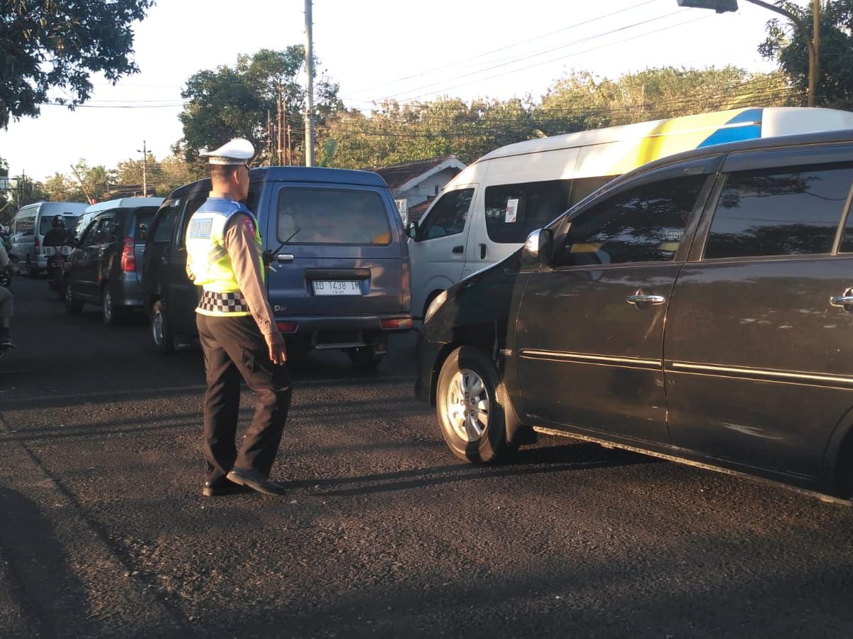 TURLALIN SORE DILAKSANAKAN OLEH PETUGAS PIKET UNIT LANTAS POLSEK SENTOLO