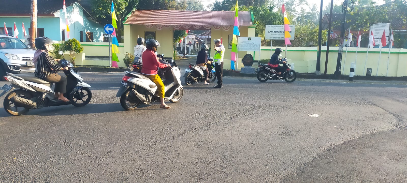 Pelayanan Pagi Polri, Polsek Pengasih Laksanakan Commander Wish