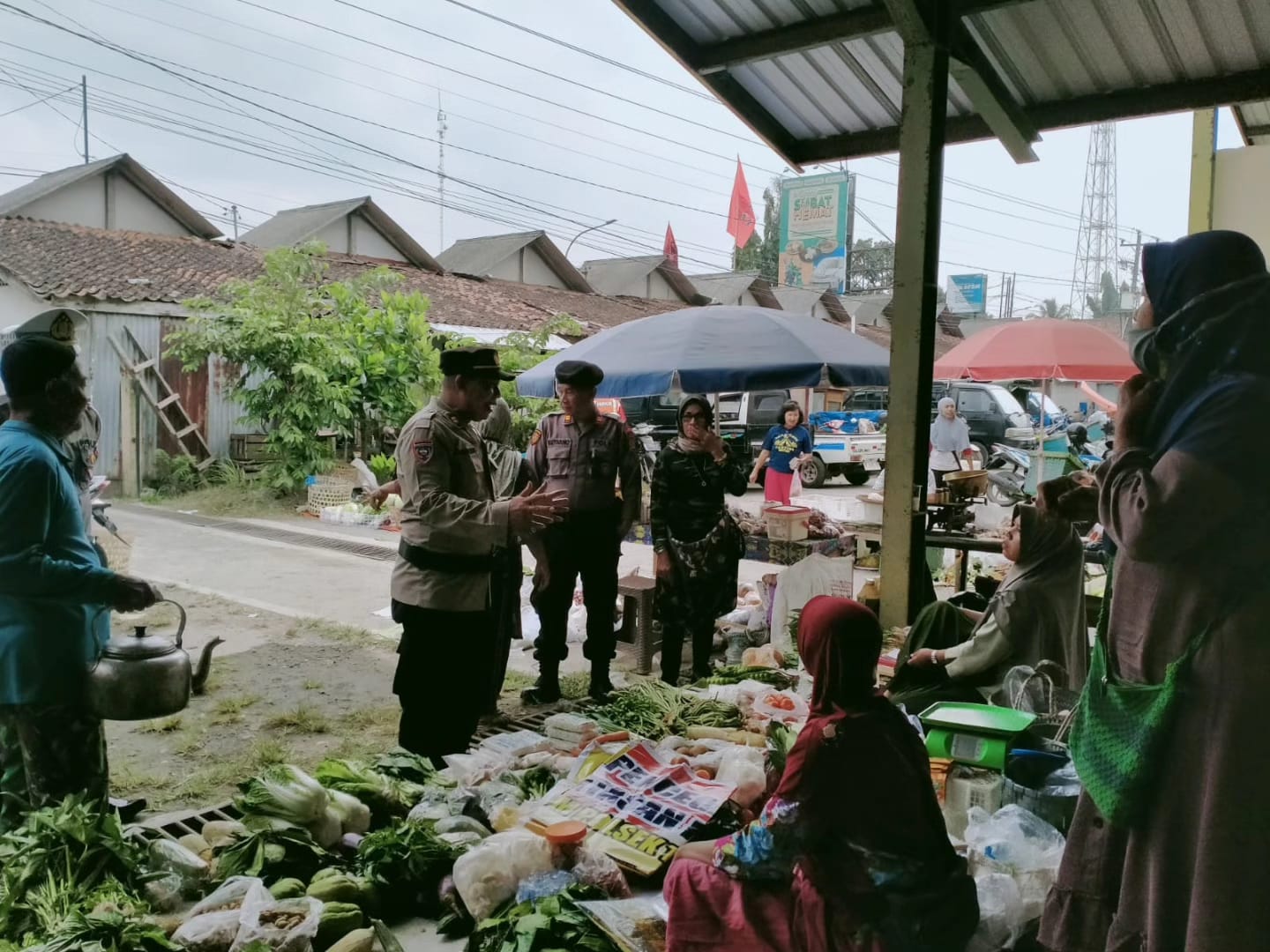 Polsek Temon Jum’at Curhat di Pasar