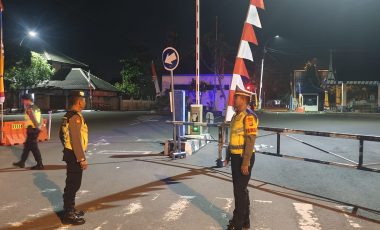 POLSEK WATES GIATKAN PATROLI KRYD MALAM ANTISIPASI GANGGUAN KAMTIBMAS