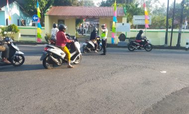 Pelayanan Pagi Polri, Polsek Pengasih Laksanakan Commander Wish