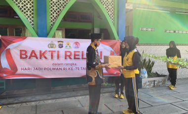 Hari Jadi Polwan ke -75 Polwan Polres Kulonprogo Bersih Bersih Tempat Ibadah