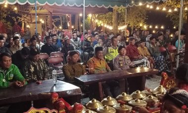 Kapolsek Nanggulan Hadiri Pagelaran Wayang Kulit di Puncak Saka Tanjungharjo