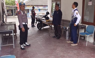 CIPTA KAMTIBMAS SIANG HARI SAMAPTA POLSEK WATES GELAR PATROLI KRYD