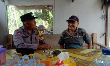 Sambang Warga, Bhabinkamtibmas Pengasih, Sampaikan Himbauan Kamtibmas