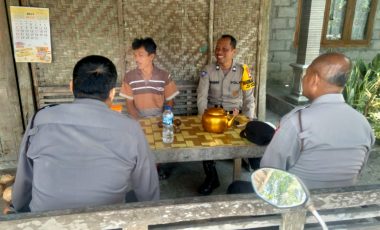 Unit Binmas Polsek Nanggulan Laksnakan Sambang dan Silaturahmi dengan Warga