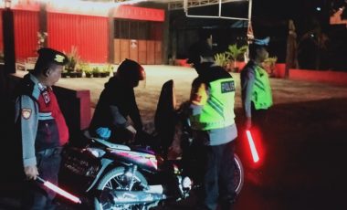 Cegah Aksi Kejahatan Jalanan Polsek Wates Gelar Patroli Stasioner Gabungan