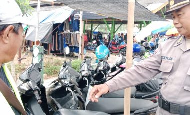 Silaturahmi Kamtibmas Kanit Binmas Polsek Pengasih Himbau Petugas Parkir Pasar Wage