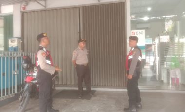 ANTISIPASI RAWAN GANGGUAN KAMTIBMAS SIANG HARI SAMAPTA POLSEK WATES LAKSANAKAN PATROLI DIALOGIS